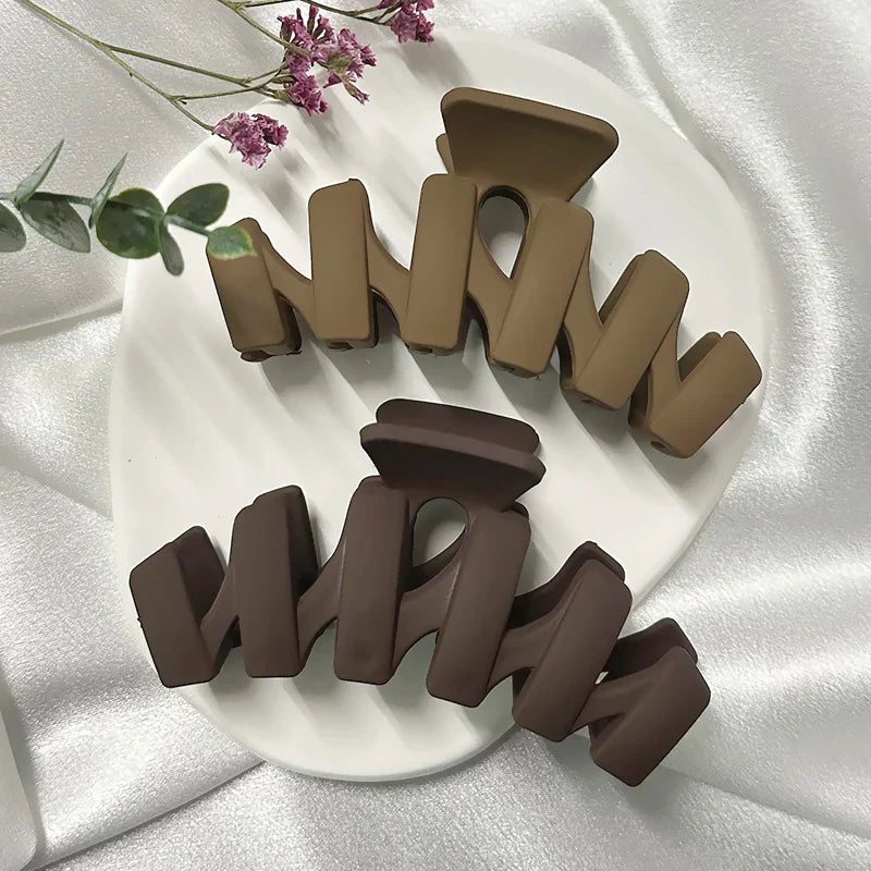 Korean Coffee Beige Acrylic Hair Claw Clip – Large Geometric Hairpin for Women | Silkara™ Accessories
