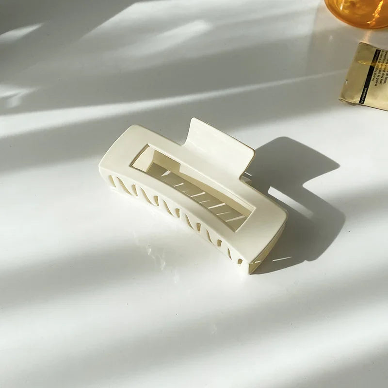 Korean Coffee Beige Acrylic Hair Claw Clip – Large Geometric Hairpin for Women | Silkara™ Accessories