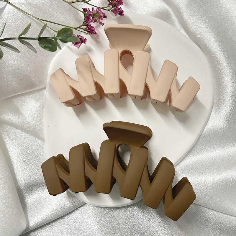 Korean Coffee Beige Acrylic Hair Claw Clip – Large Geometric Hairpin for Women | Silkara™ Accessories