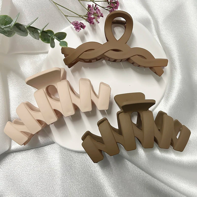 Korean Coffee Beige Acrylic Hair Claw Clip – Large Geometric Hairpin for Women | Silkara™ Accessories